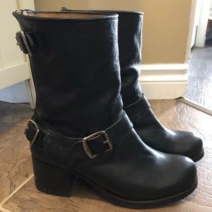 Frye Vera Black Leather Boots